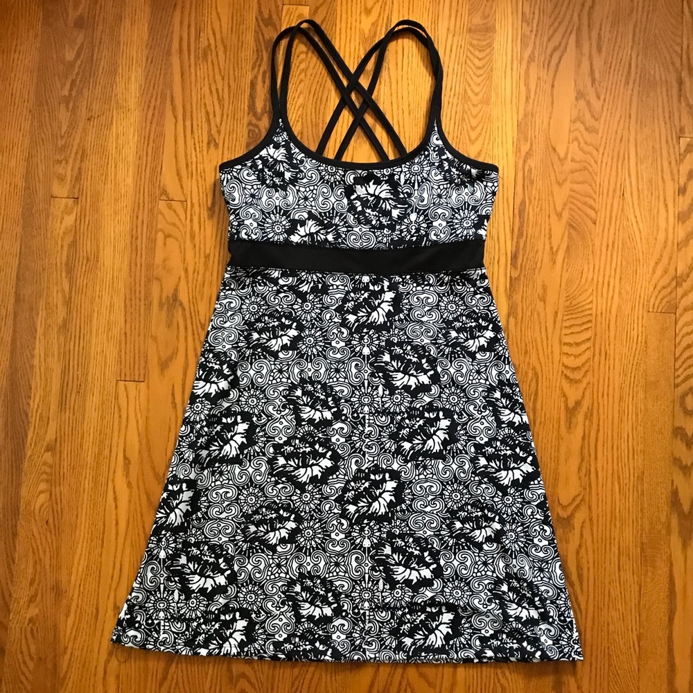Lola B&W athletic dress EUC